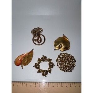 Lot Of (5) Gold Toned Brooches RSK Sarah Cov Napier And‎ Others Unmarked